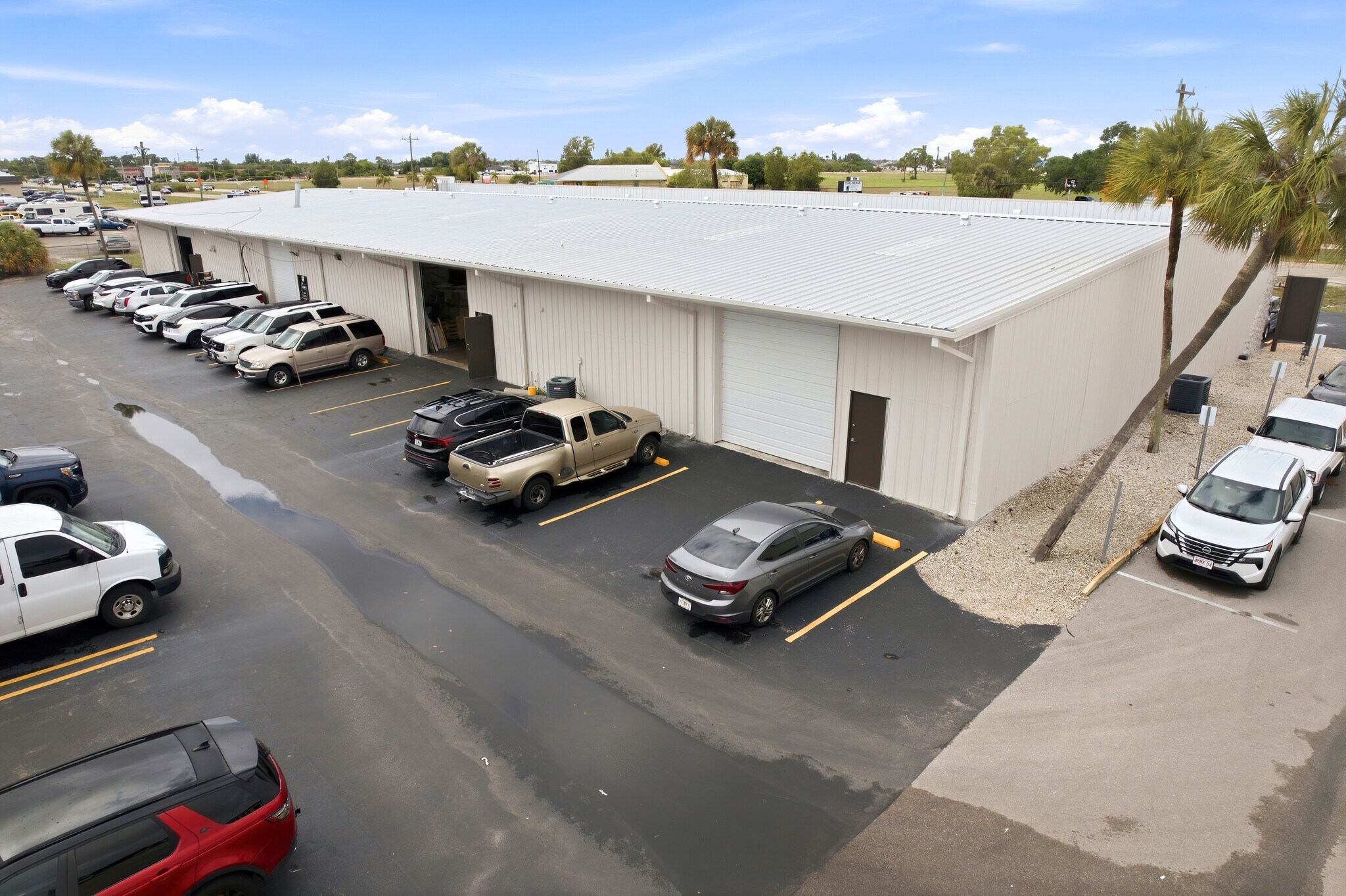 1056 NE Pine Island Rd, Cape Coral, FL à louer Photo de l’immeuble– Image 1 sur 7