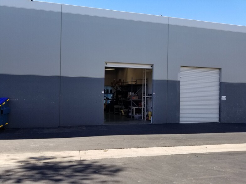 26244 Enterprise Ct, Lake Forest, CA à vendre - Photo de l’immeuble – Image 3 sur 14