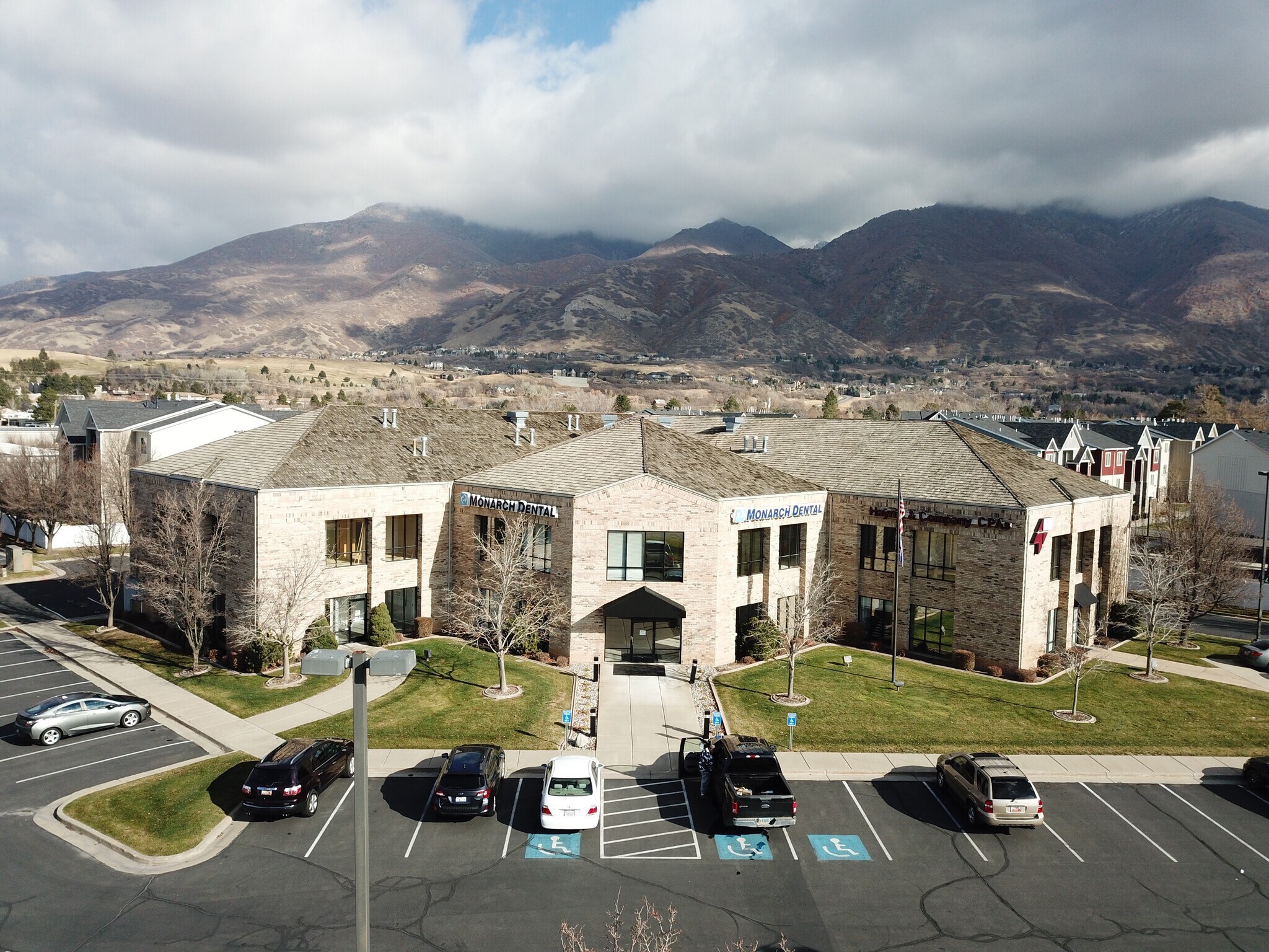 5926 S Fashion Pointe Dr, South Ogden, UT à louer Photo principale– Image 1 sur 5