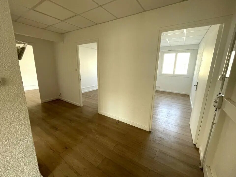 Bureau dans Saint-Laurent-du-Var à louer Photo de l’immeuble– Image 1 sur 5