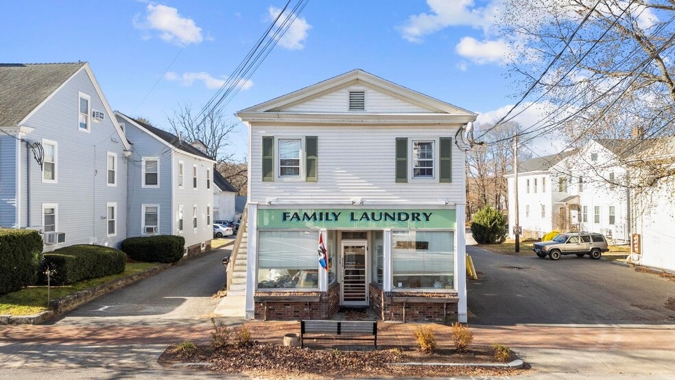 9 Units + Laundromat Package Downtown portefeuille de 2 biens à vendre sur LoopNet.fr - Photo principale – Image 2 sur 22