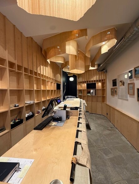 Local commercial dans Paris à louer - Photo de l’immeuble – Image 2 sur 5