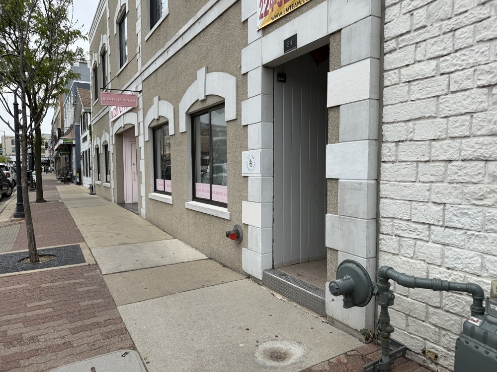 32-34 W Chicago Ave, Naperville, IL à louer Photo intérieure– Image 1 sur 16