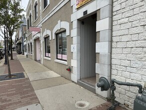 32-34 W Chicago Ave, Naperville, IL à louer Photo intérieure– Image 1 sur 16