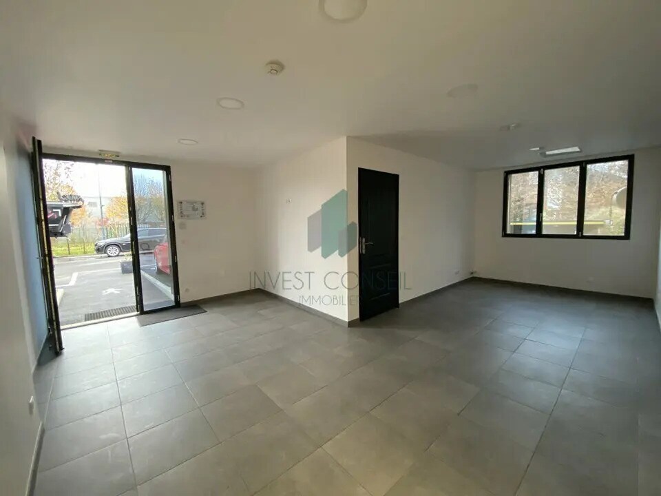 Local d’activités dans Ennery à louer Photo de l’immeuble– Image 1 sur 8