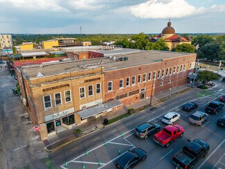Plus de détails pour 101 E Hopkins St, San Marcos, TX - Local commercial à vendre