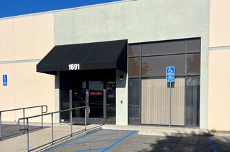 1691 Browning, Irvine, CA à louer Photo de l’immeuble– Image 1 sur 2