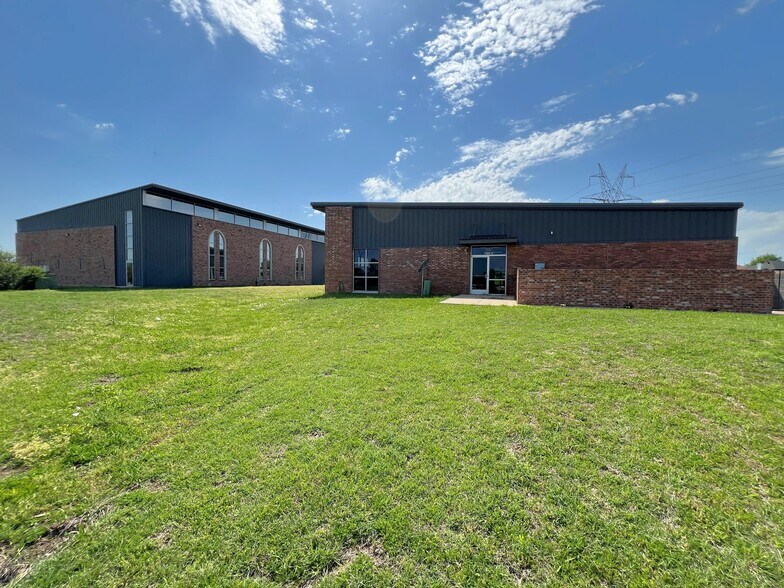 7000 Matlock Rd, Arlington, TX à louer - Photo de l’immeuble – Image 1 sur 15