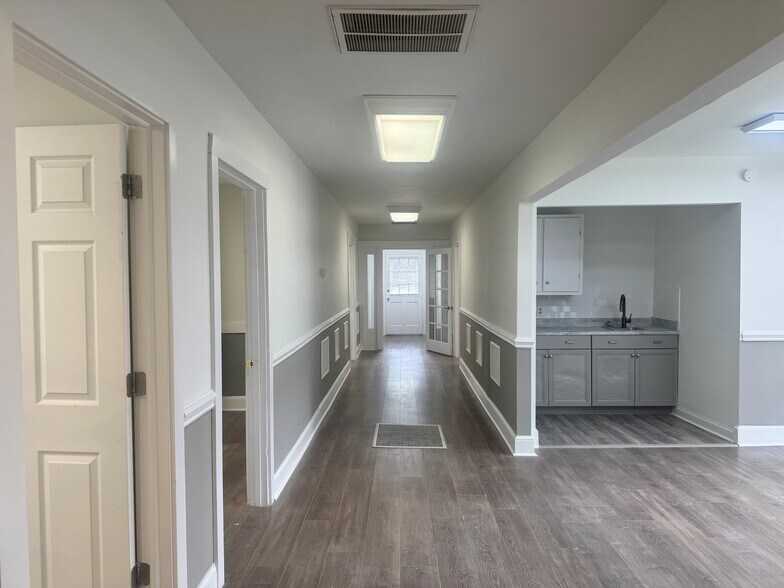 510 Laurens Rd, Greenville, SC à louer - Photo intérieure – Image 2 sur 4