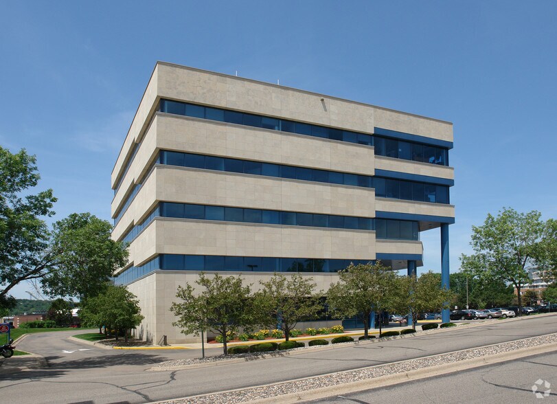 5270 W 84th St, Bloomington, MN à louer - Photo de l’immeuble – Image 3 sur 6