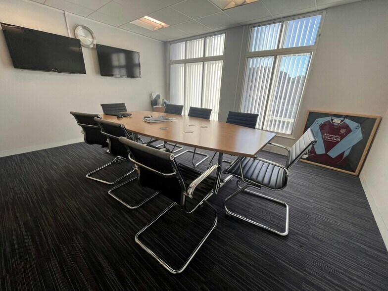 90-94 The Broadway, Chesham à louer - Photo de l’immeuble – Image 3 sur 6