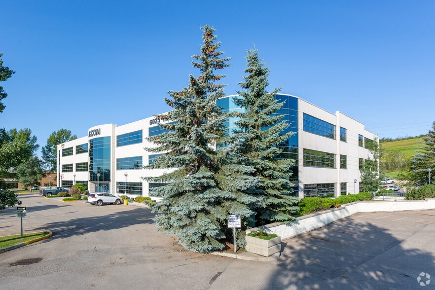 6025 11th St SE, Calgary, AB à louer - Photo de l’immeuble – Image 2 sur 11