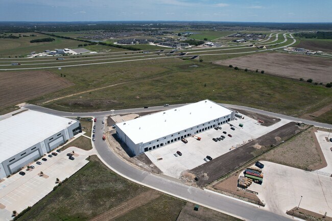 Plus de détails pour 2605 Dewitt St, Lockhart, TX - Industriel/Logistique à louer