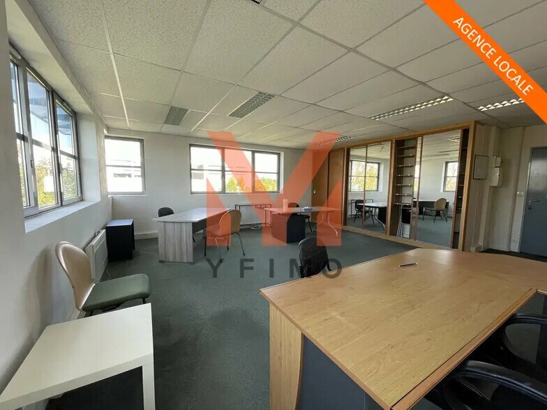 Bureau dans Poissy à louer - Photo de l’immeuble – Image 3 sur 4