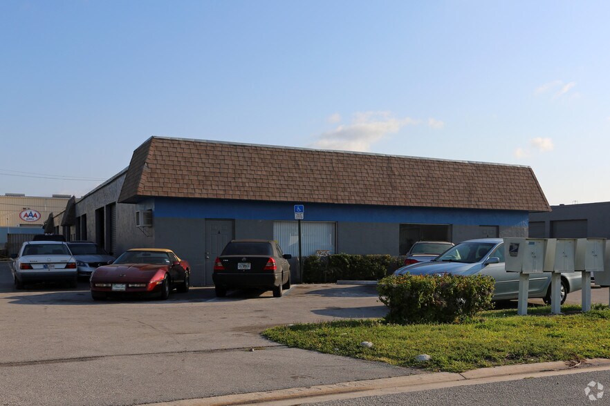 4255 Westroads Dr, Riviera Beach, FL à louer - Photo de l’immeuble – Image 2 sur 2