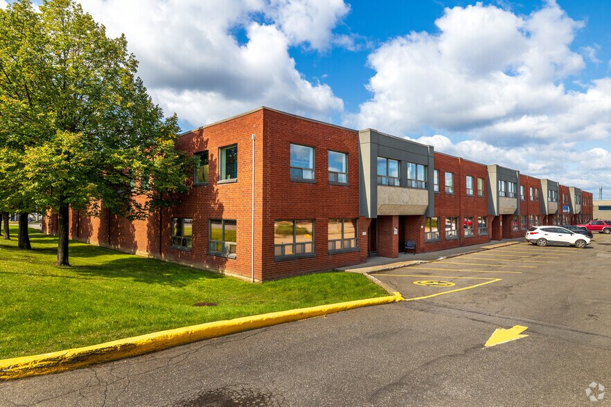 8975-8987 Rue Robert-Armour, Montréal, QC à louer - Photo principale – Image 1 sur 5