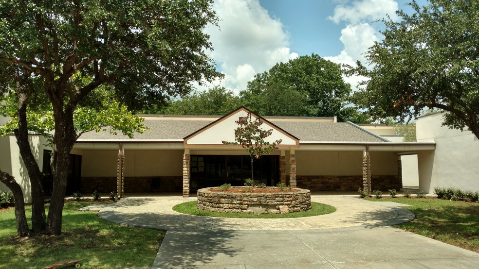 2801 Osler Dr, Grand Prairie, TX à louer - Photo de l’immeuble – Image 2 sur 8