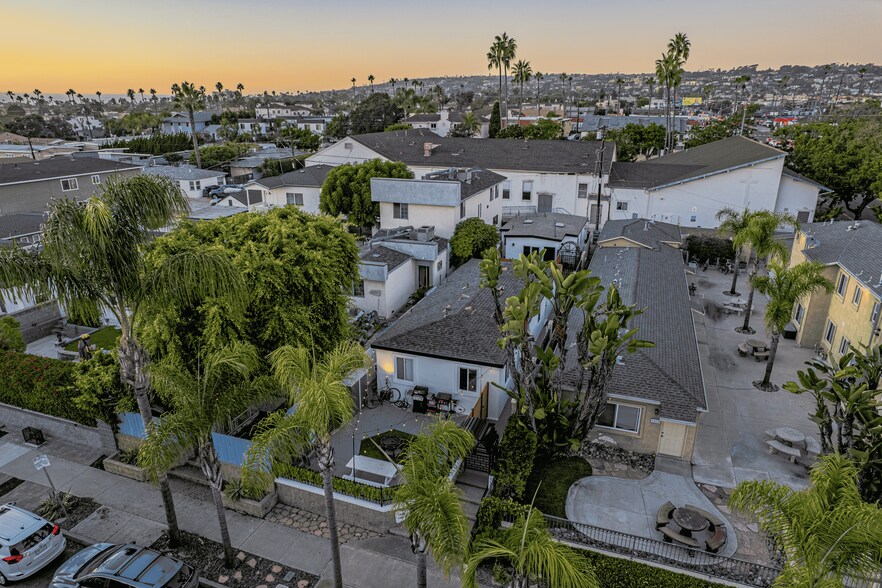 1566 Reed Ave, San Diego, CA à vendre - Photo de l’immeuble – Image 3 sur 22