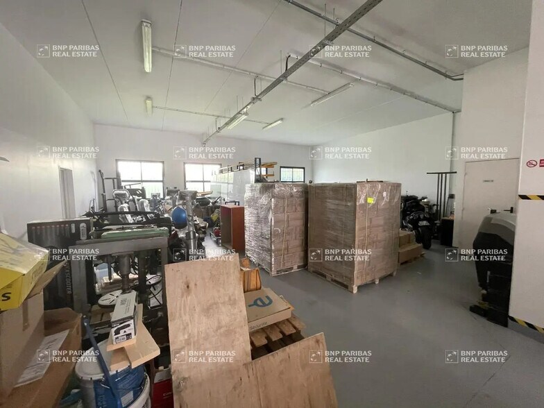 Local d'activités dans Croissy-Beaubourg à vendre - Photo intérieure – Image 2 sur 5