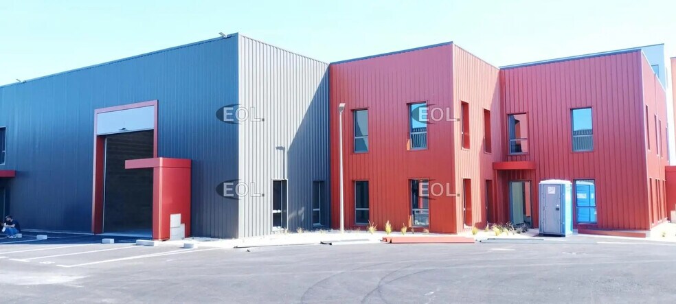 6 Rue D'Arsonval, Chassieu à louer - Photo de l’immeuble – Image 1 sur 15