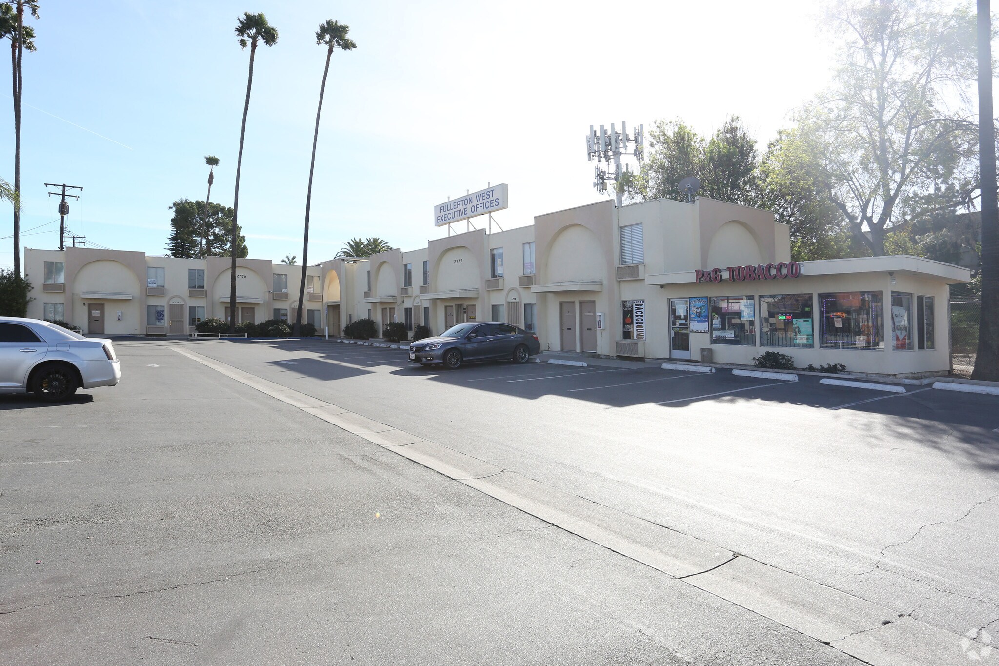 2736-2742 W Orangethorpe Ave, Fullerton, CA à louer Photo principale– Image 1 sur 25
