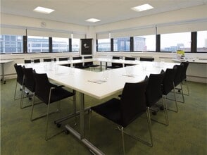 403-445 Midsummer Blvd, Milton Keynes à louer Photo intérieure– Image 2 sur 5