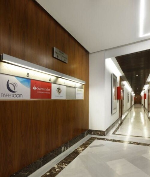 Bureau dans València, Valencia à louer - Photo de l’immeuble – Image 1 sur 7