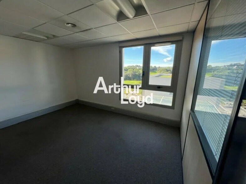 Bureau dans SOPHIA ANTIPOLIS à louer - Photo de l’immeuble – Image 3 sur 12