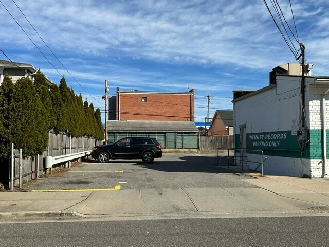 510-512 Park Blvd, Massapequa Park, NY à vendre - Photo de l’immeuble – Image 3 sur 4