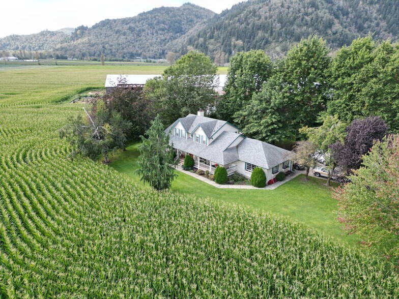 39205 N Parallel Rd, Abbotsford, BC à vendre - Photo principale – Image 1 sur 46