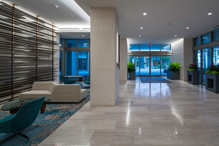 777 S Flagler Dr, West Palm Beach, FL à louer - Hall d’entrée – Image 2 sur 13