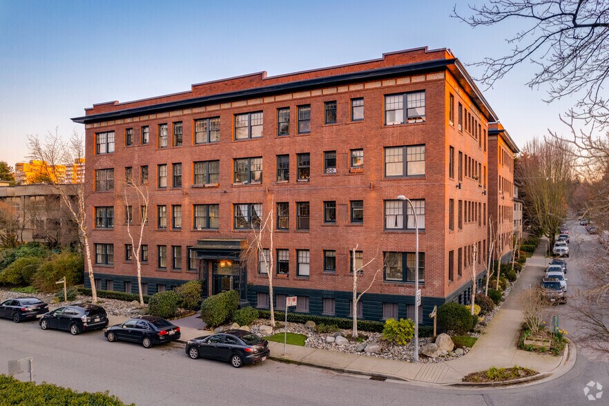 1298 W 10th Ave, Vancouver, BC à vendre - Photo principale – Image 1 sur 5