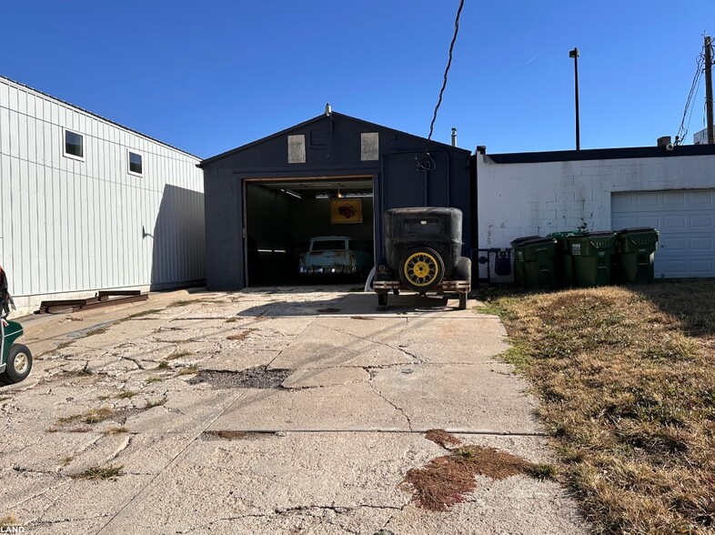 105 Main St, Louisville, NE à vendre - Photo de l’immeuble – Image 3 sur 6