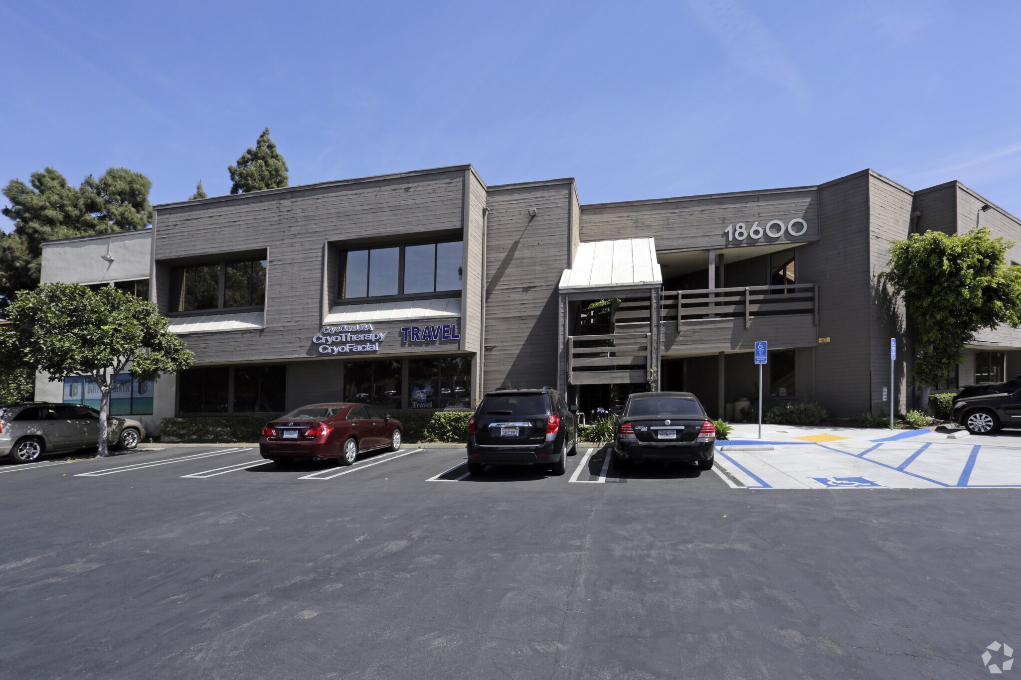 18600 Main St, Huntington Beach, CA à louer Photo principale– Image 1 sur 9