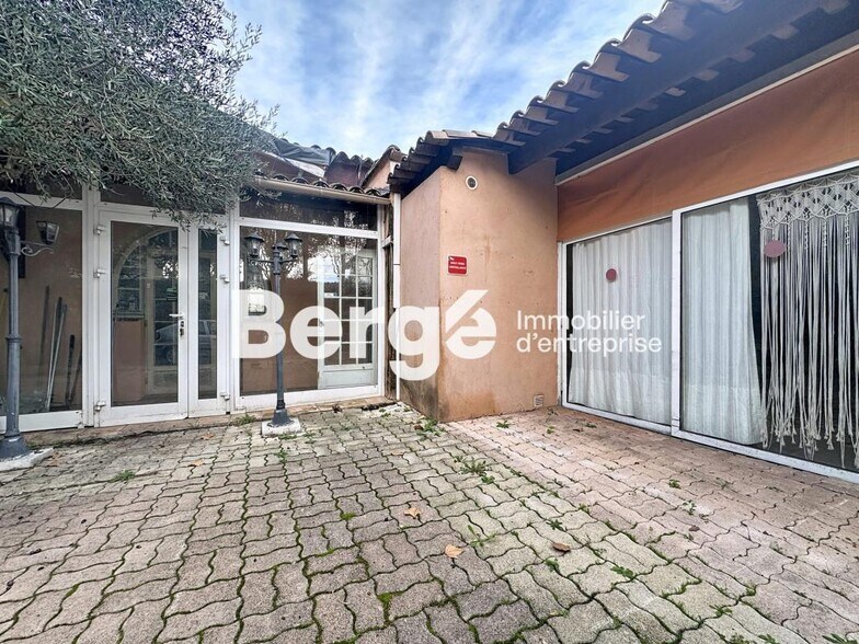 Local commercial dans Cagnes-sur-Mer à vendre - Photo de l’immeuble – Image 3 sur 11