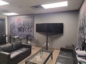 2405 St Laurent Blvd, Ottawa, ON à louer Photo intérieure– Image 2 sur 5