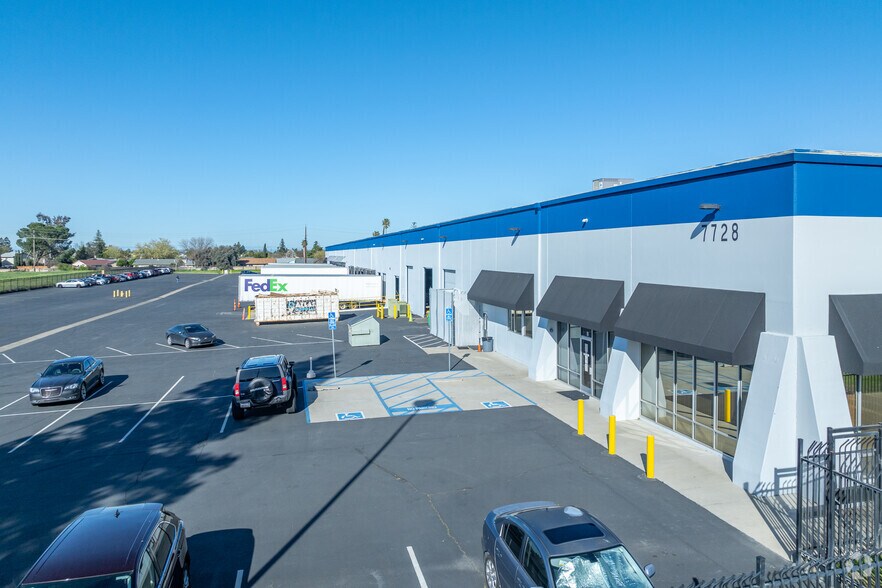 7728 Wilbur Way, Sacramento, CA à louer - Photo de l’immeuble – Image 3 sur 27