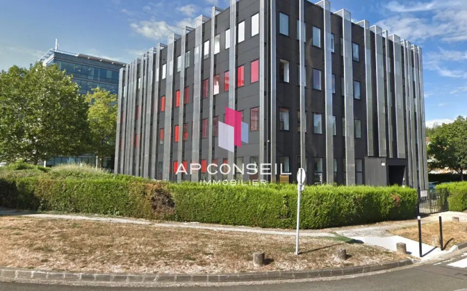 Bureau dans Montigny-le-Bretonneux à louer Photo principale– Image 1 sur 3