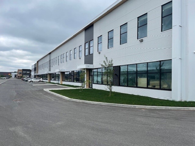 3300 Av De La Gare, Mascouche, QC à louer Photo de l’immeuble– Image 1 sur 19