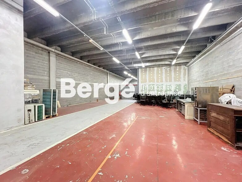 Industriel/Logistique dans Vallauris à louer - Photo de l’immeuble – Image 2 sur 19