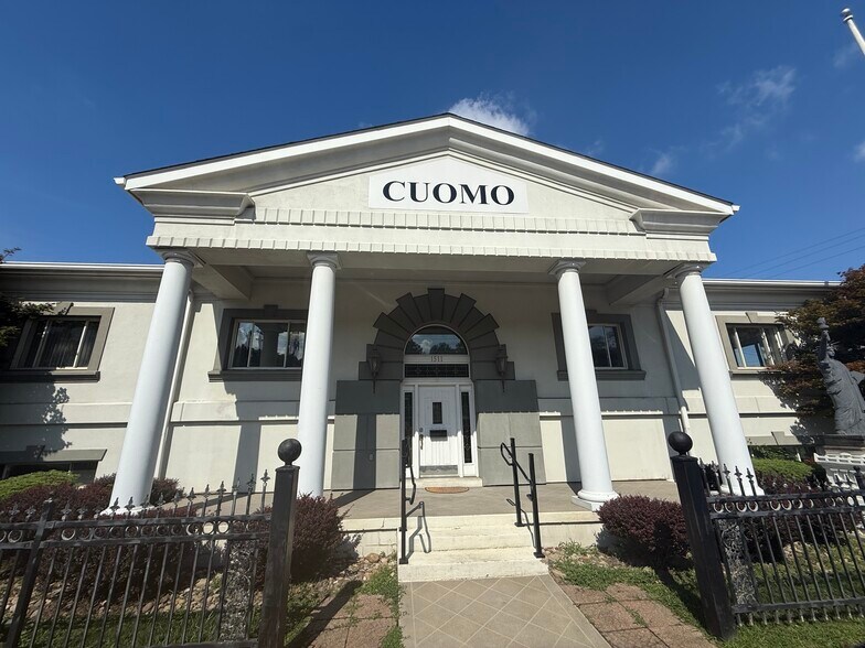 1511 Commerce St, Wellsburg, WV à louer - Photo de l’immeuble – Image 1 sur 6