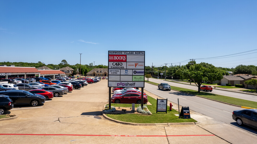 601-735 Harwood Rd, Bedford, TX à louer - Photo de l’immeuble – Image 3 sur 24