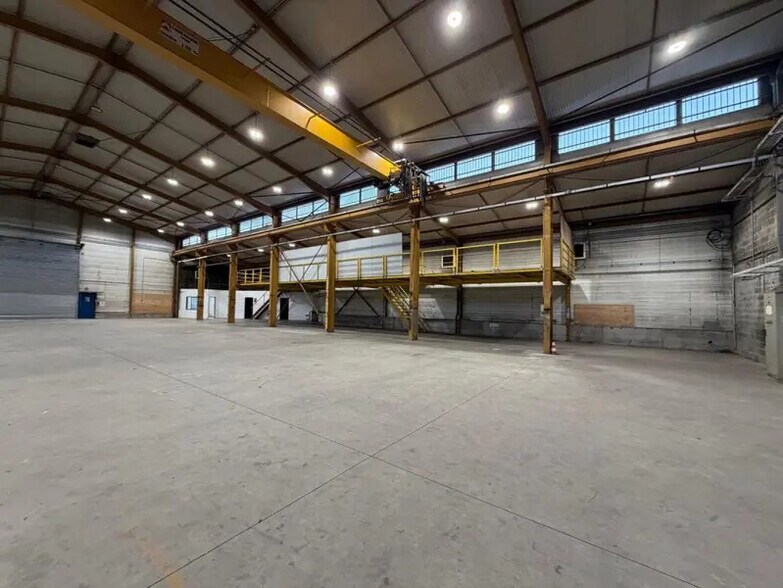 Industriel/Logistique dans Vaulx-en-Velin à louer - Photo de l’immeuble – Image 3 sur 6