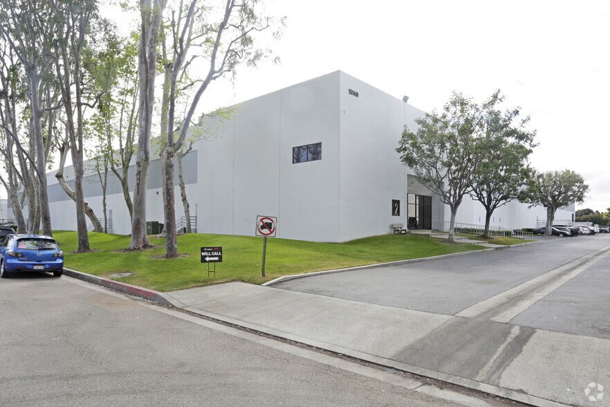 13140 Midway Pl, Cerritos, CA à louer - Photo principale – Image 1 sur 4