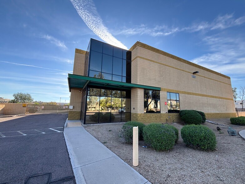5801 S 24th St, Phoenix, AZ à louer - Photo de l’immeuble – Image 2 sur 13