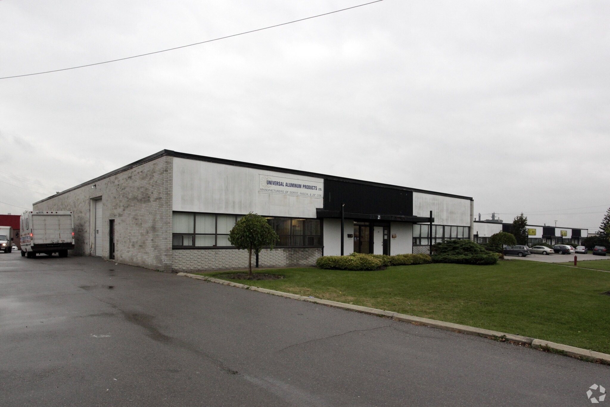 21-39 Kenhar Dr, Toronto, ON à louer Photo principale– Image 1 sur 3