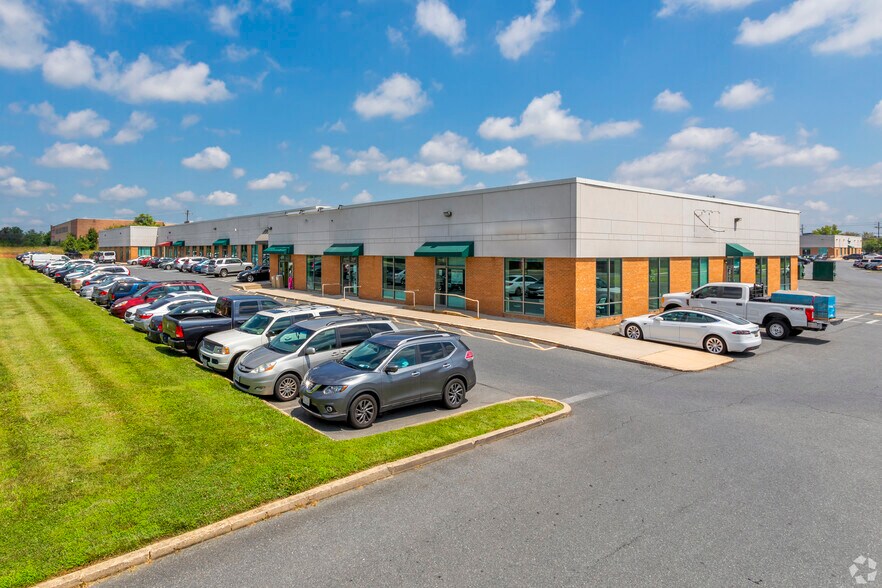 12110-12142 Tech Rd, Silver Spring, MD à louer - Photo principale – Image 2 sur 5