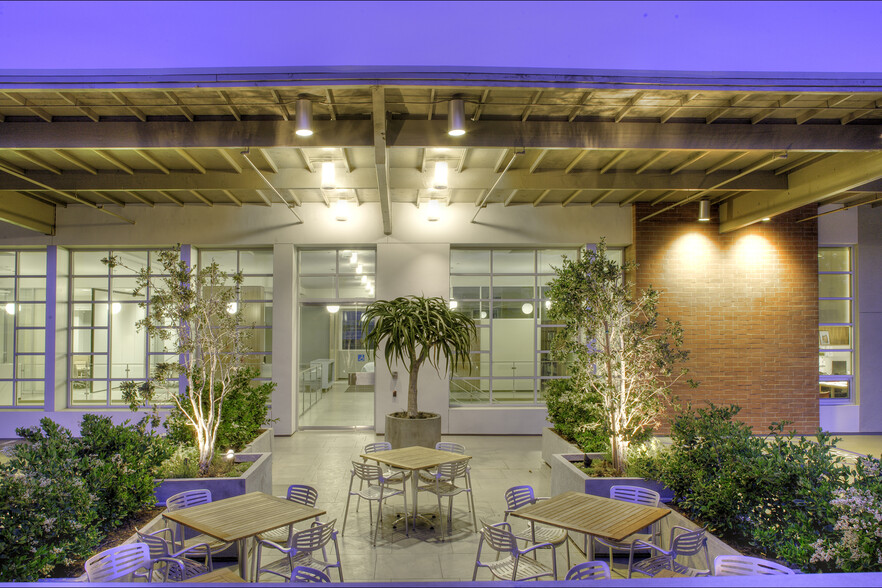 1738 Berkeley St, Santa Monica, CA à vendre - Photo de l’immeuble – Image 2 sur 17