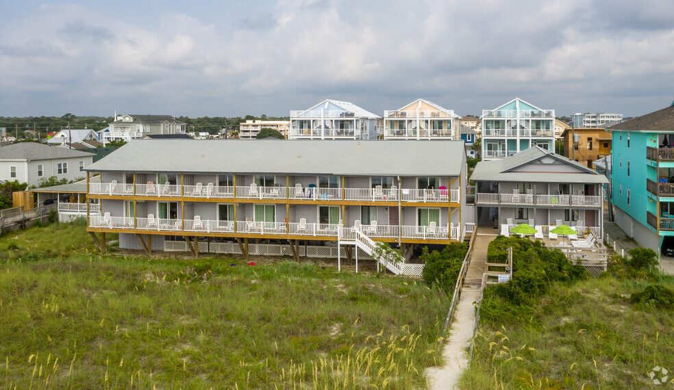412 Carolina Beach Avenue North, Carolina Beach, NC à vendre - Photo principale – Image 1 sur 19