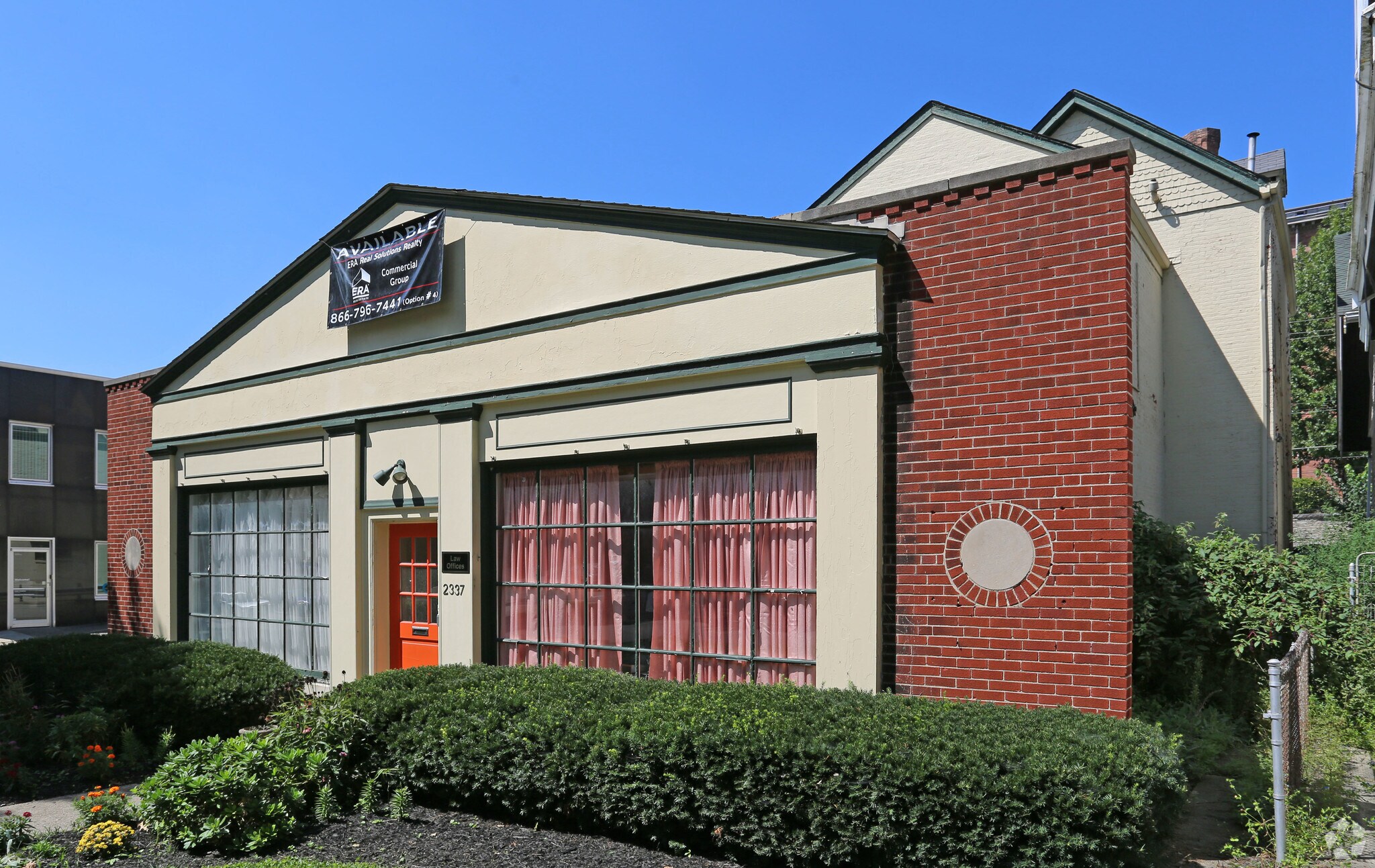 2337 Victory Pky, Cincinnati, OH à louer Photo principale– Image 1 sur 2